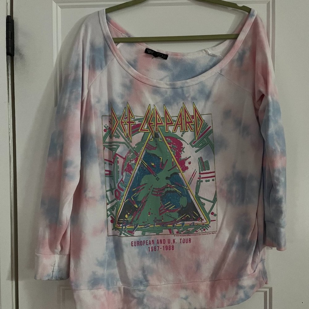 Torrid Def Leppard Off the Shoulder sweatshirt Size 1